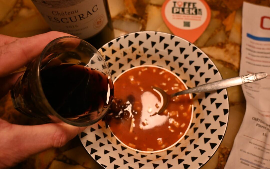 Frankrijk – Chabrol – Een scheut wijn in je soep.